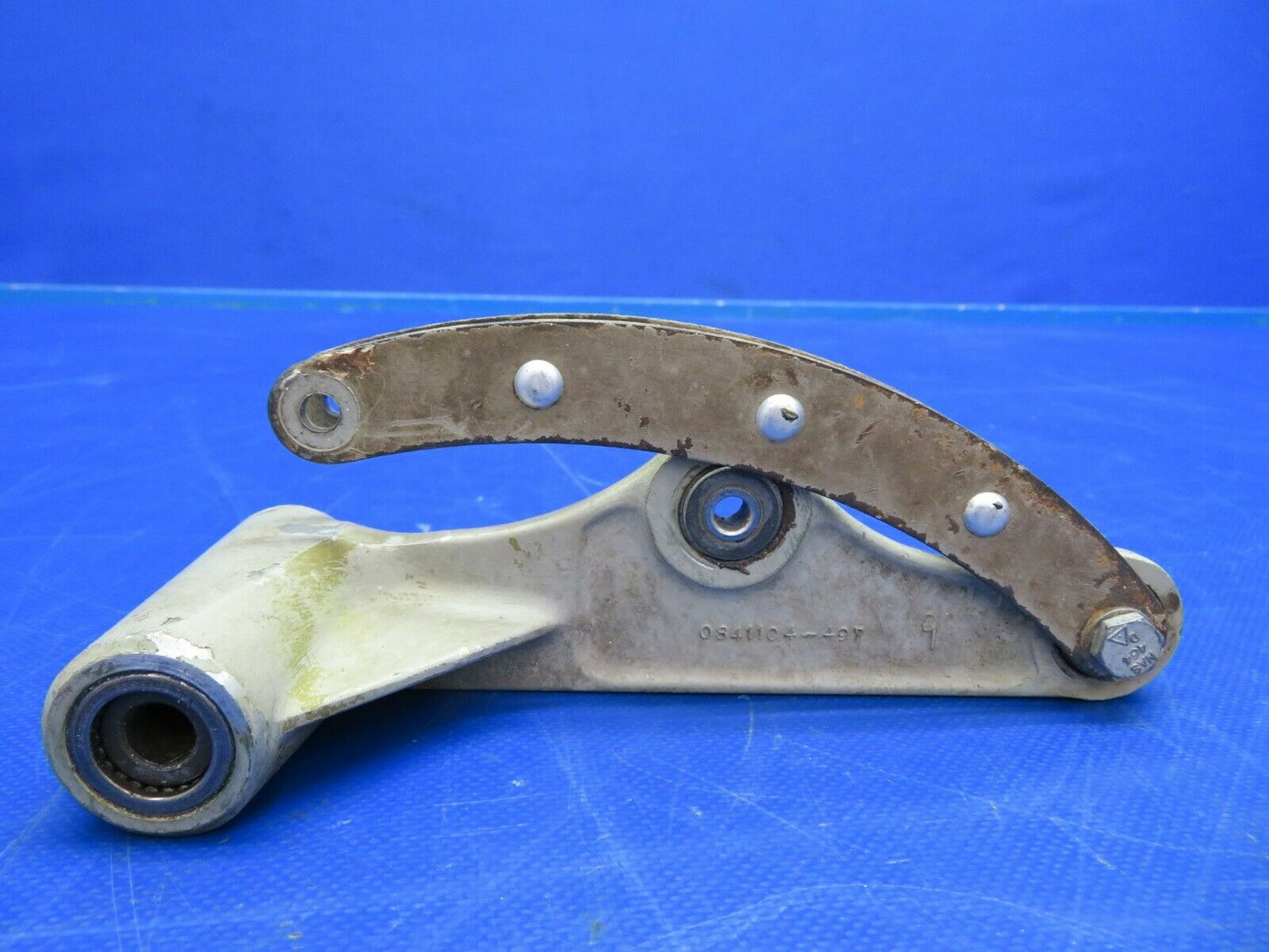 Cessna 310P Bellcrank Assy LH Main Gear P/N 0841104-3, 0843500-6 (0620-739)