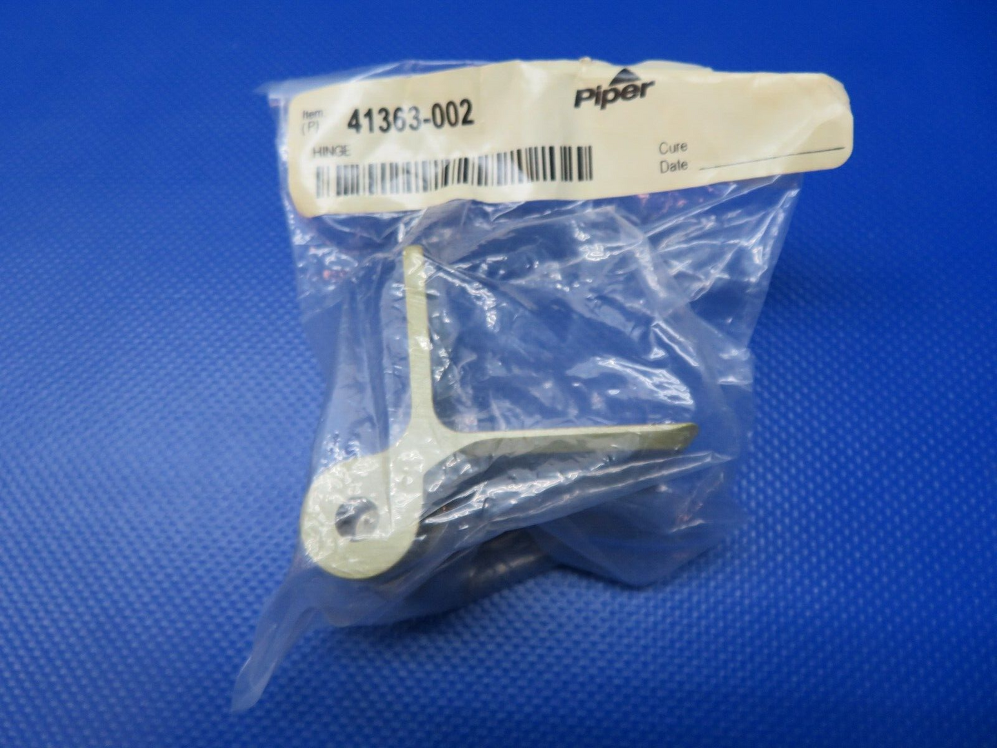 Piper Entrance Door Hinge P/N 41363-02 NOS (1223-199)