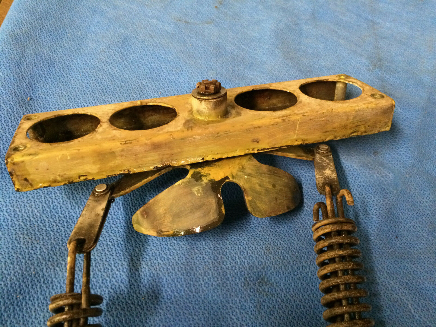 1955 Cessna 310 Steering Yoke & Support & Bungees P/N 0813150-28 & 52 (0316-56)