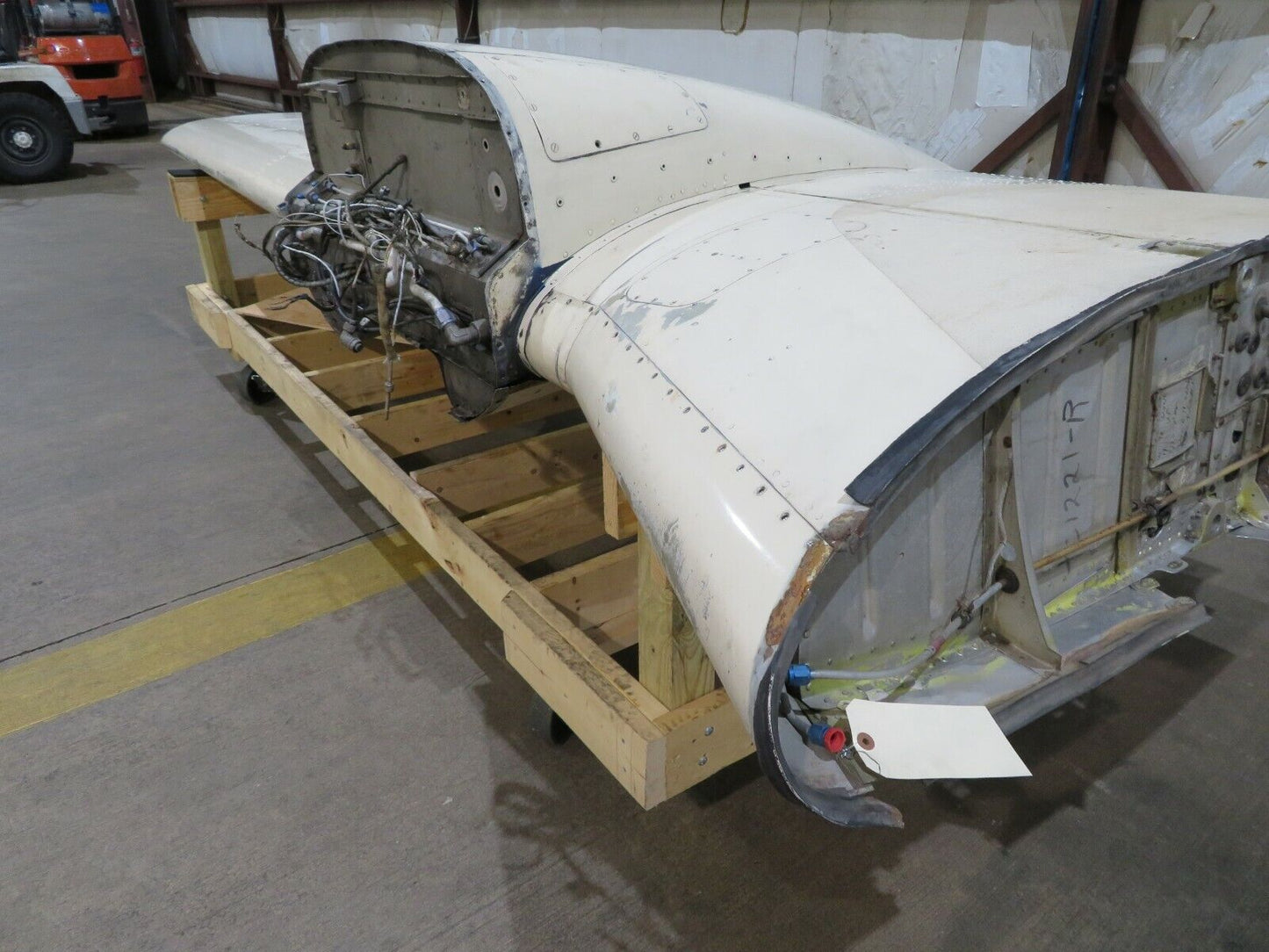 1969 Beech Baron 95-B55 RH Wing P/N 96-110005-610 (0521-101)