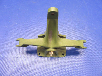 Beech 95-B55 Bellcrank Rudder Control RH P/N 35-524138-2, 96-524136 (0621-660)
