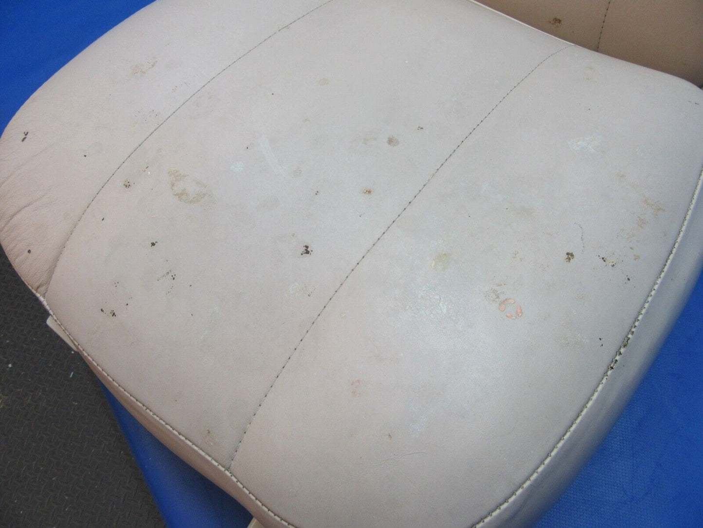 Cessna 401 Pilot Seat P/N 5014047-3 (0523-09)