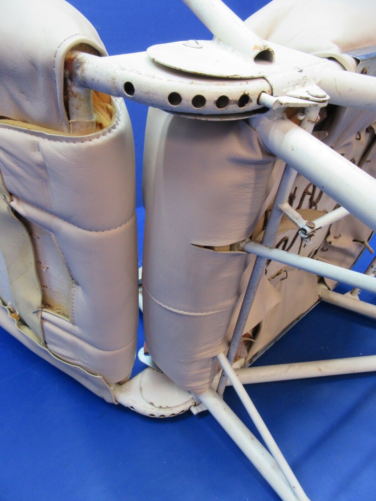 Cessna 401 Forward Facing Passenger Seat P/N 5014000-1 (0523-11)