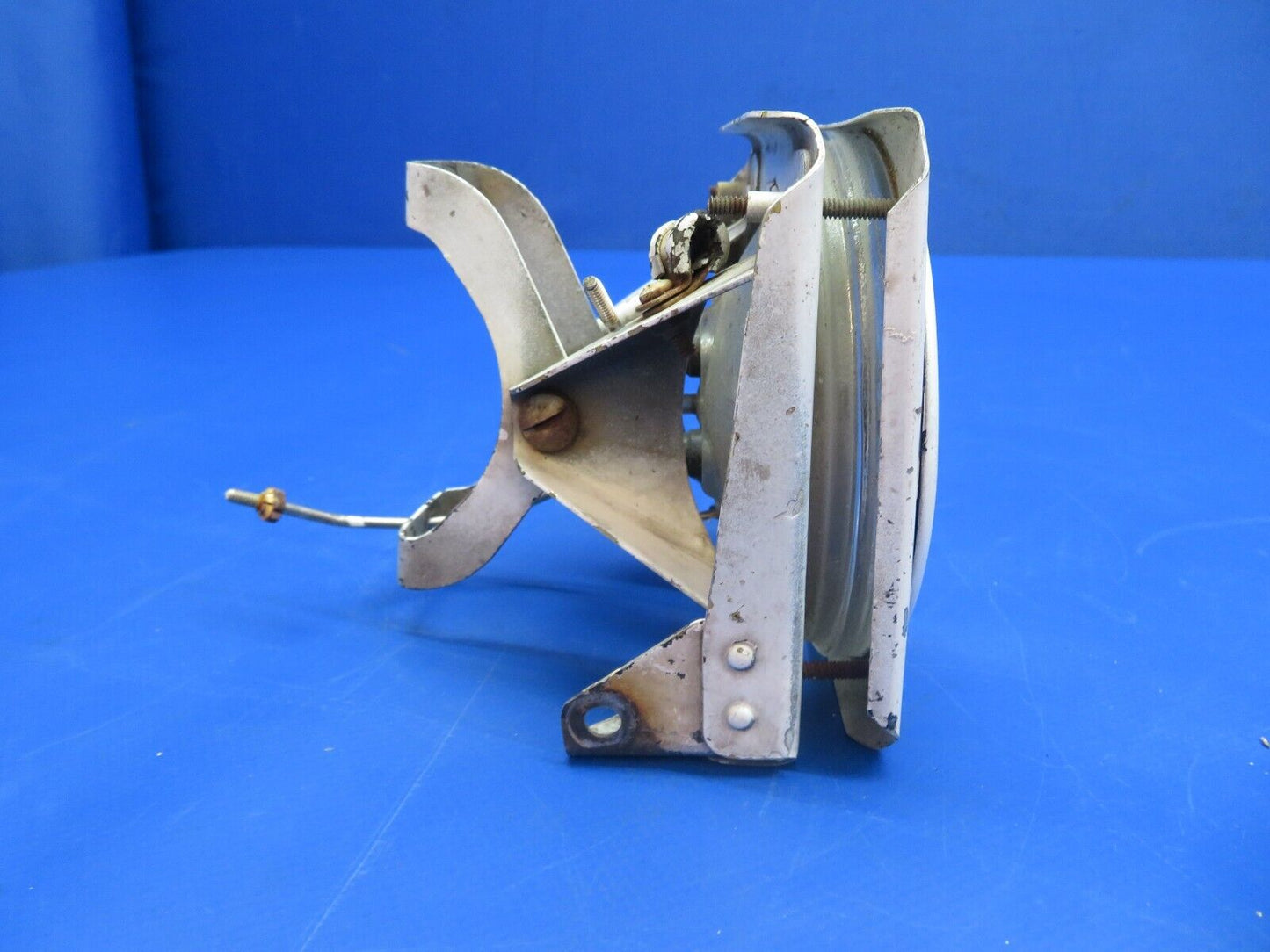 Piper PA-23 Aztec Landing Light w/ Mounting Bracket P/N 30495-000 (0922-800)