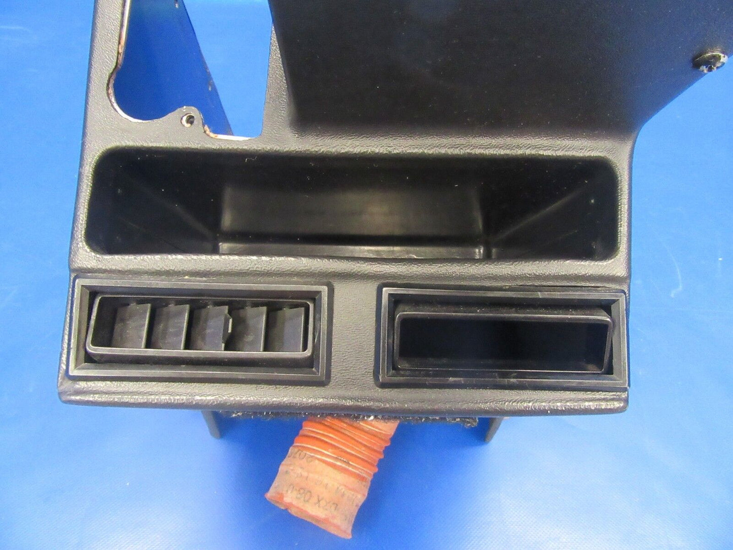 Beech Baron 58P Pedestal w/ Air-Conditioning P/N 106-524017-25 (0318-12)