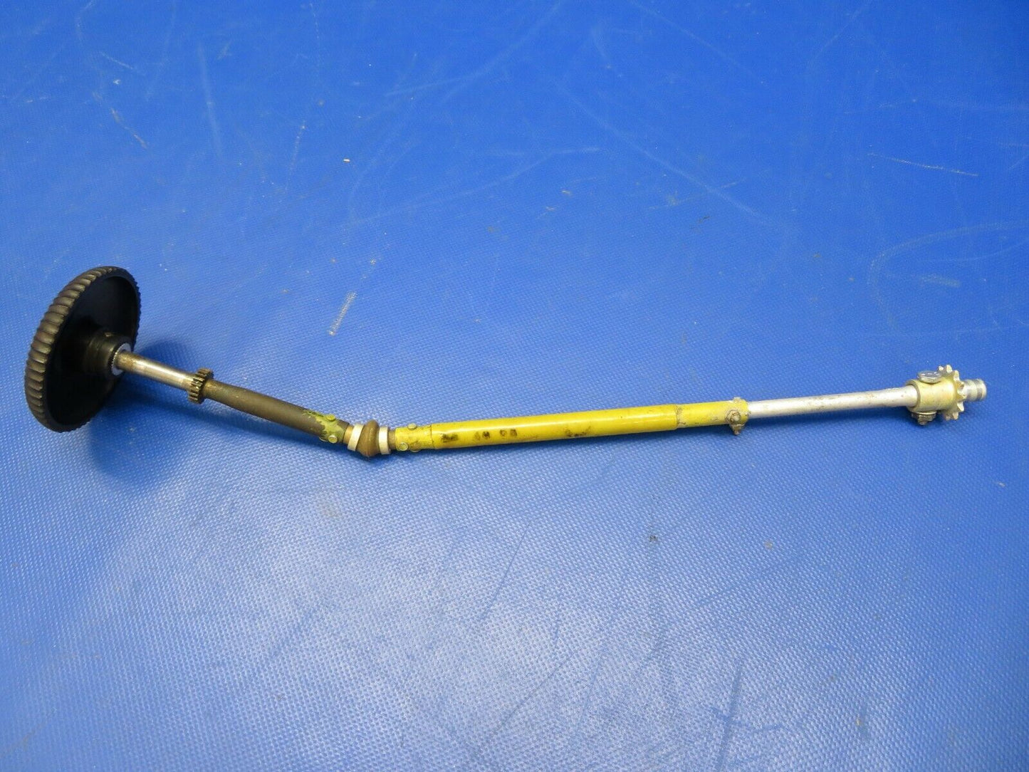 Beech 95-B55 Baron Aileron Trim Control Shaft & Knob P/N 95-324006-71 (0621-1011