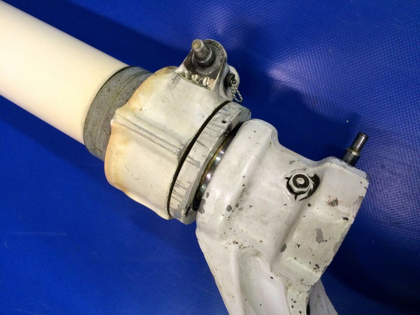 Beech Baron 58 Nose Gear Piston & Fork Assy P/N 96-820000-605 (1116-130)