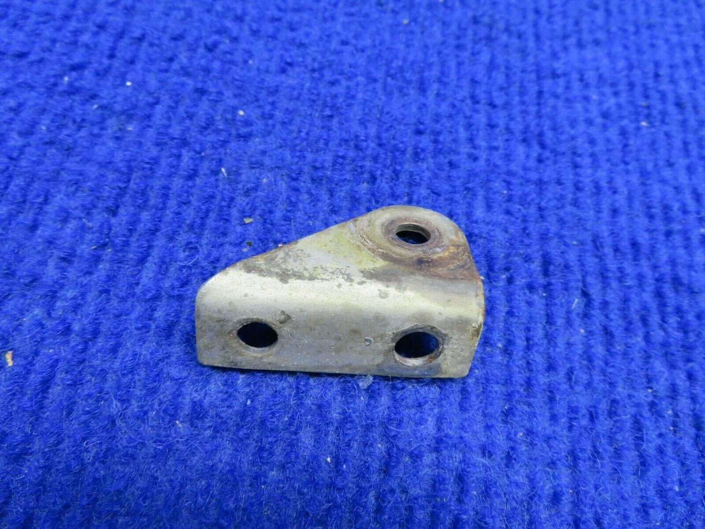 Cessna 172 / 172M Seat Belt Fitting LH INBD / RH OTBD P/N 0510205-10 (0122-558)