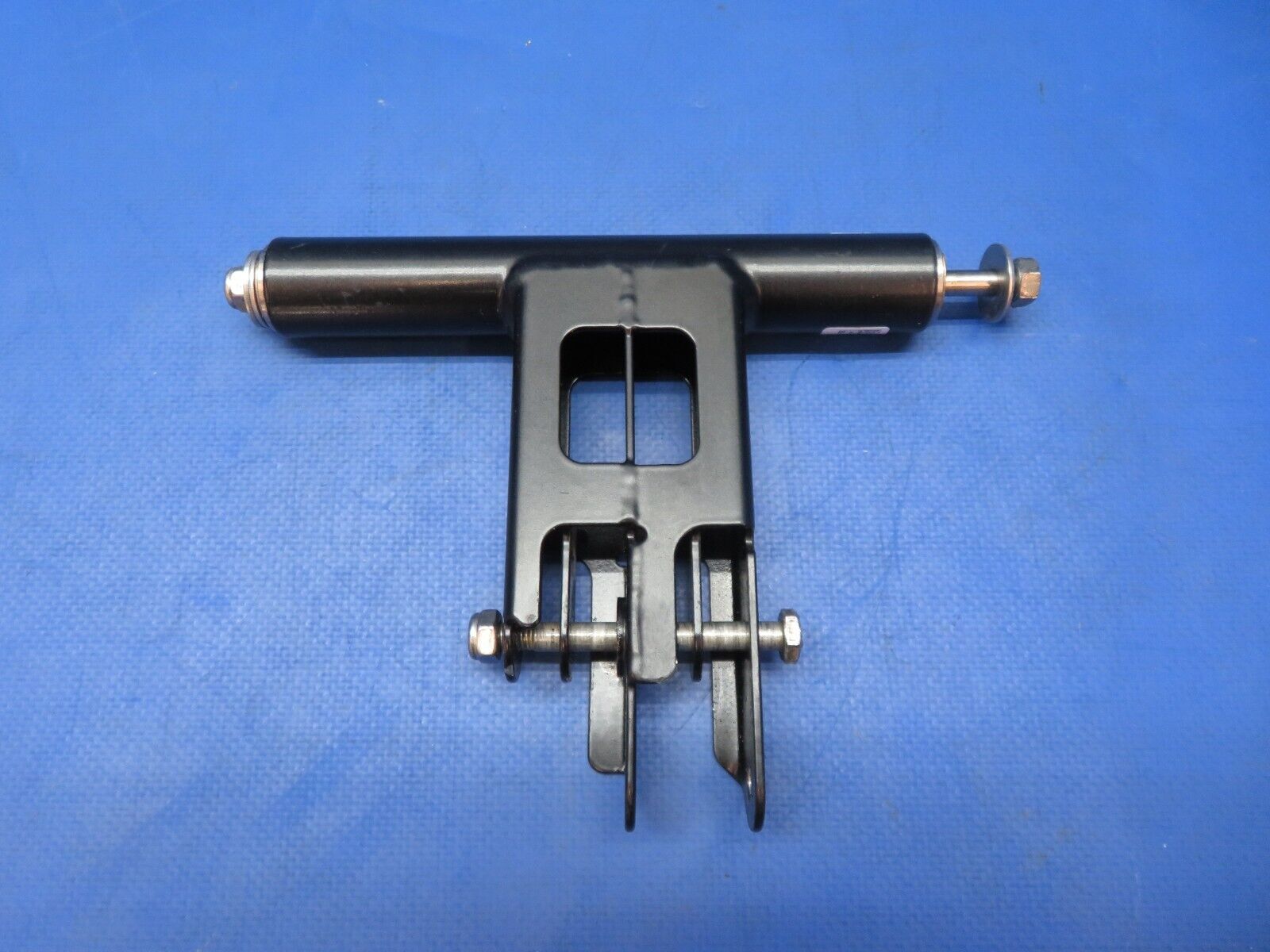 Diamond DA-42 Flap Bellcrank Center Wing P/N D60-2757-11-00_01 (0623-381)