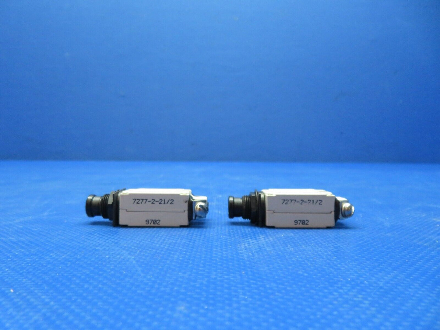 Klixon 2-1/2 amp Circuit Breaker P/N 7277-2-21/2 LOT OF 2 NOS (0224-227)