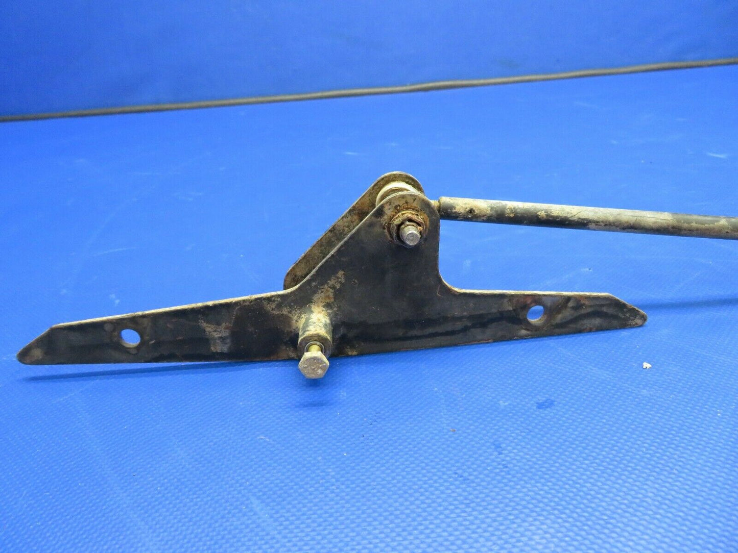 Piper Cherokee PA-28-140 Aileron Bellcrank LH P/N 62771-00 (1220-385)