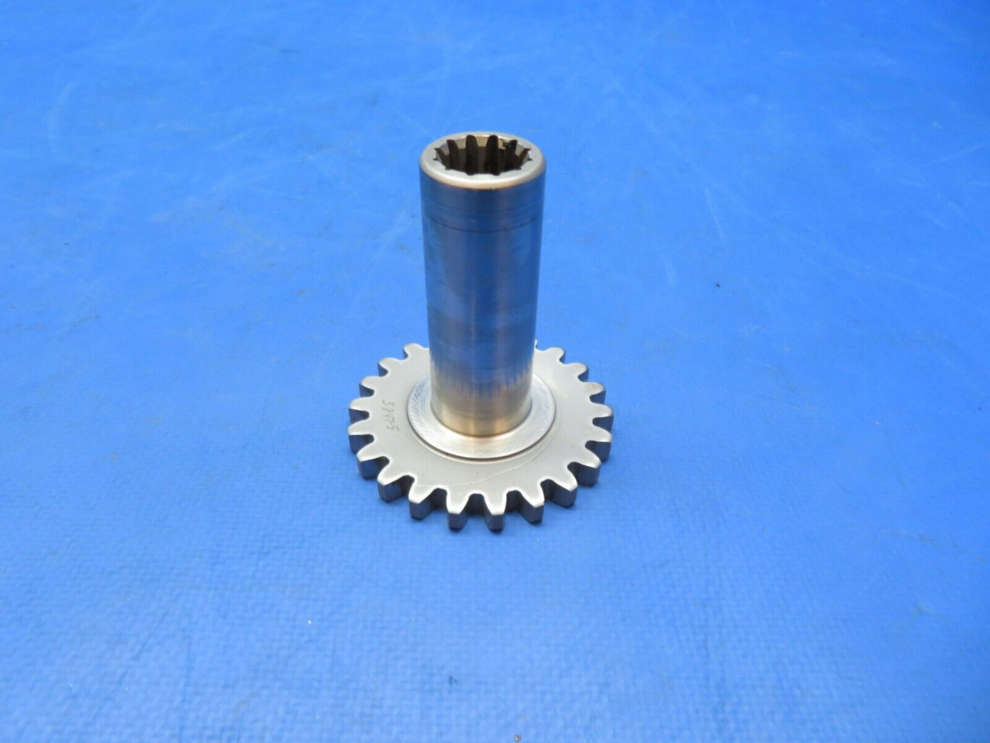 Continental E-225-8 RH Accessory Drive Adapter Shaft Gear P/N A36055 (0823-373)