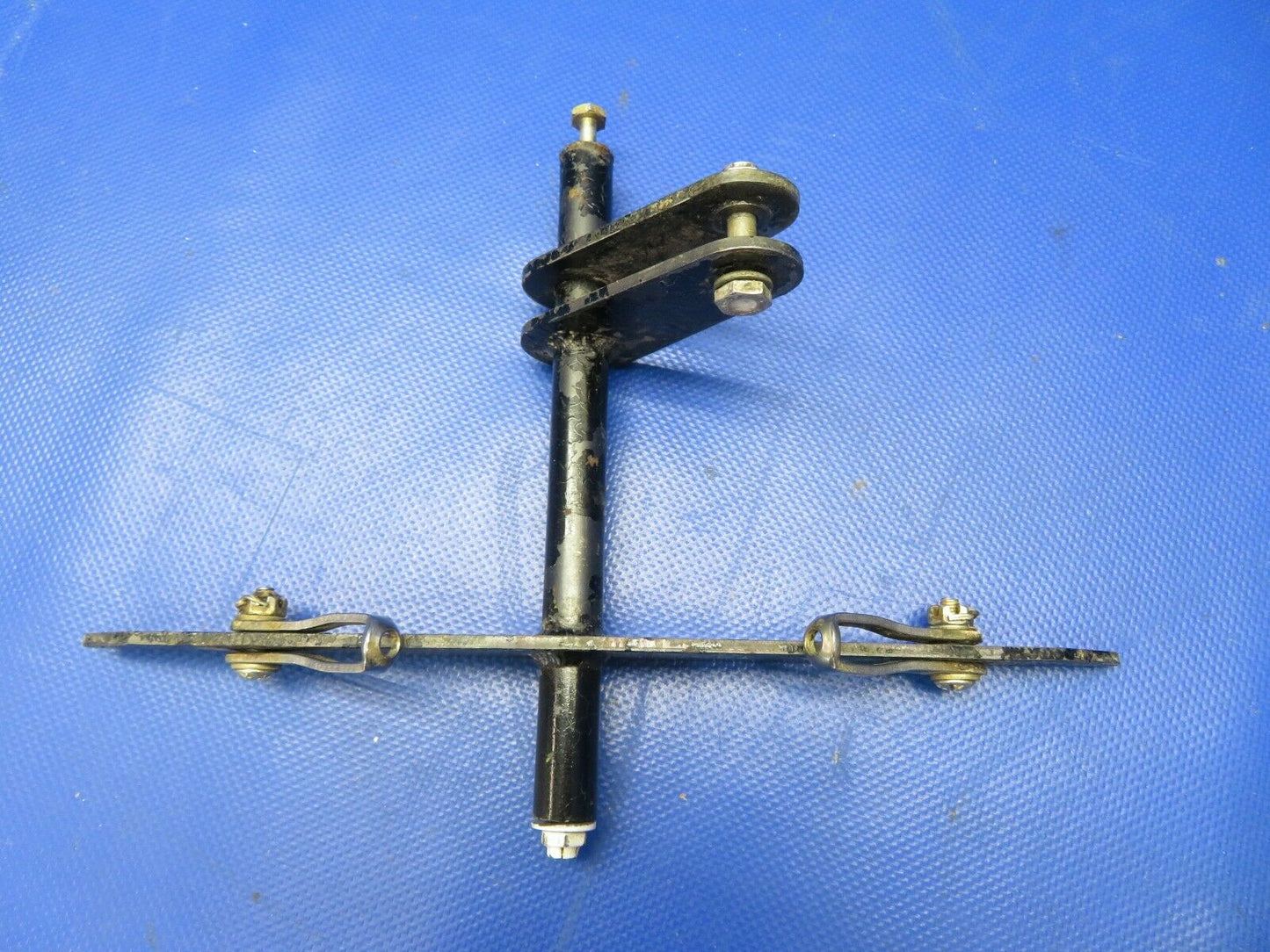 Piper PA-32RT-300 Lance Bellcrank Aileron RH P/N 95680-01 (0521-763)