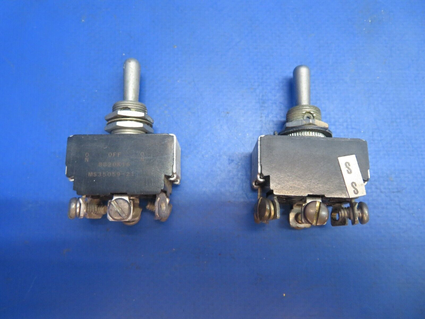 Piper Aerostar 602P Toggle Switch P/N MS25125-C3, MS35058-22 LOT OF 9 (0123-970)