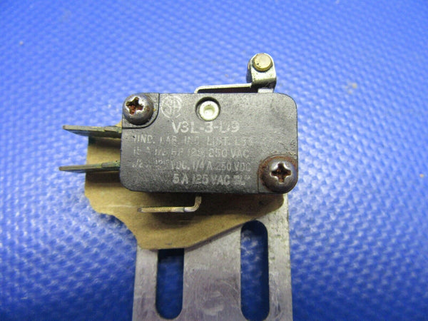 Cessna Cardinal 177RG Flap Limit Switch w/ Bracket P/N S1906-2 (0621-456)