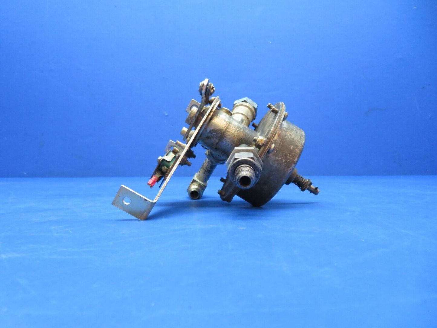 Cessna 310 / 310Q Airborne Fuel Valve Assy P/N 1H13-14 (0923-335)