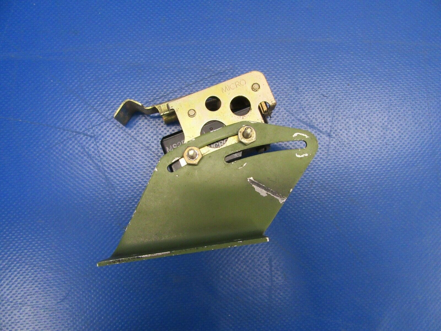 Cessna 310 / T310 Landing Gear Warning Switch & Bracket MS25026-1 (0619-387)