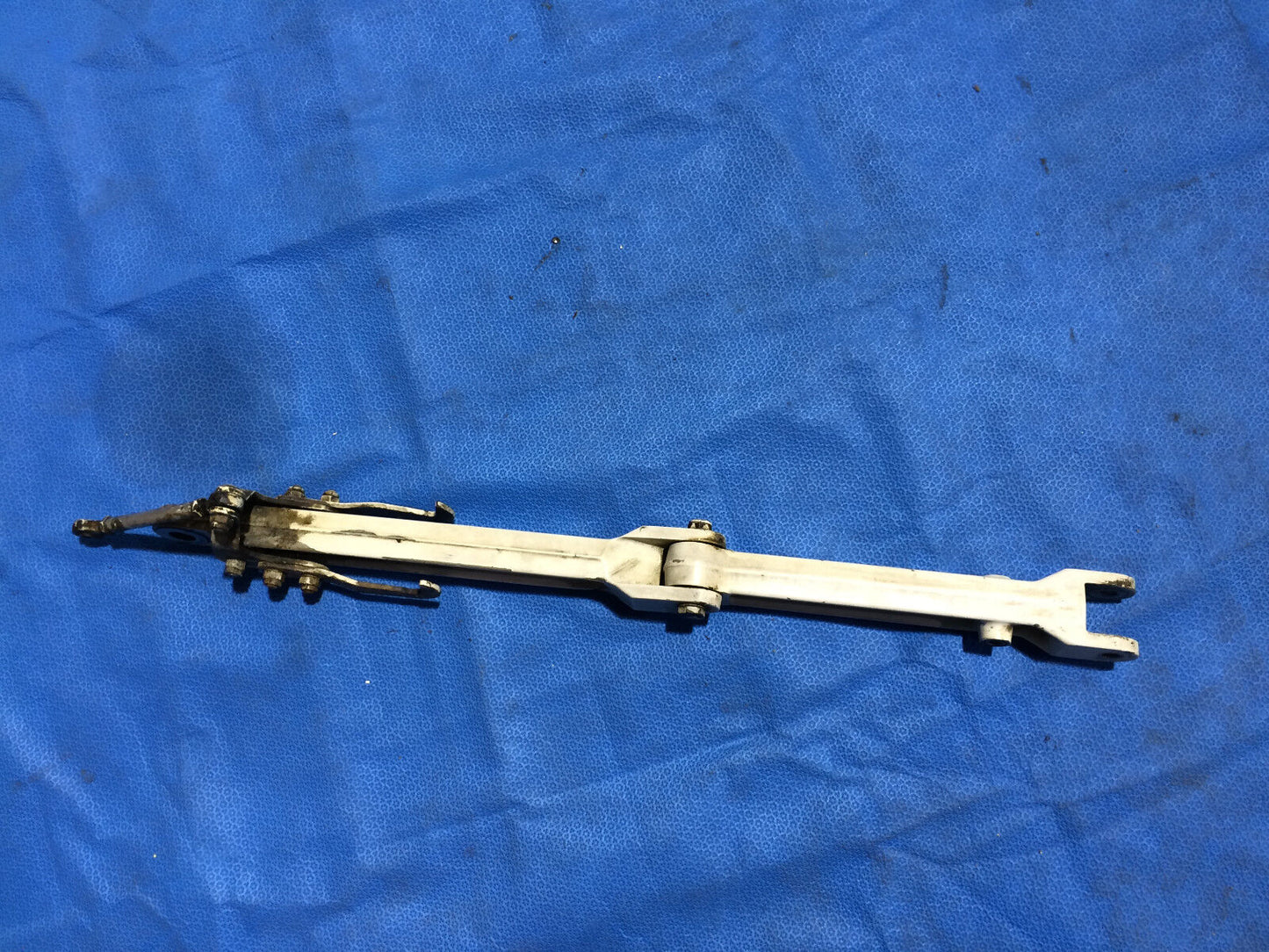 Cessna 310 Main Landing Gear Link Assy. P/N 0841103-497 & 0841102-497 (0416-14)