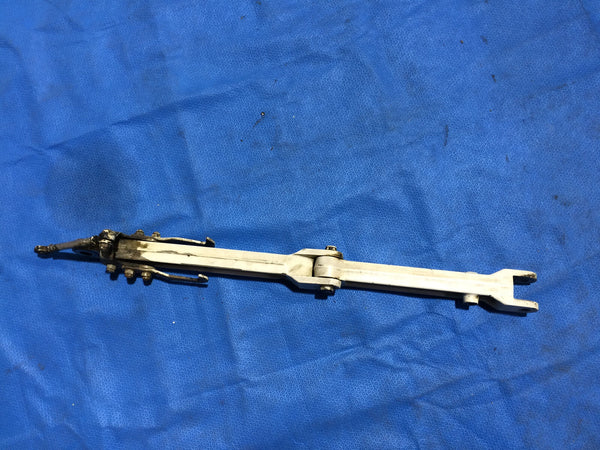 Cessna 310 Main Landing Gear Link Assy. P/N 0841103-497 & 0841102-497 (0416-14)