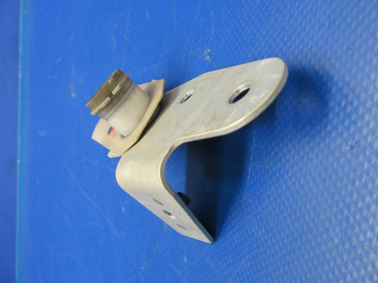 Cirrus SR22 Flap Hinge Support Bracket INBD 11569-003 (1019-84)