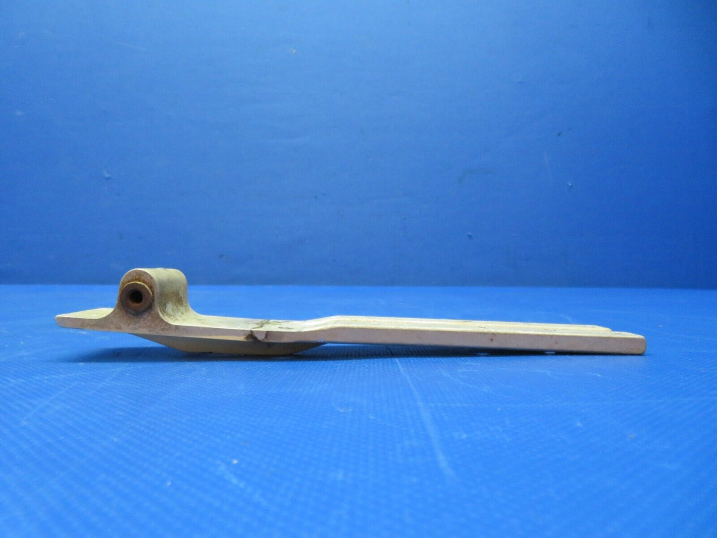 Cessna 337 / 337E LWR Cabin Door Hinge Assy P/N 1411211-4 (0124-246)