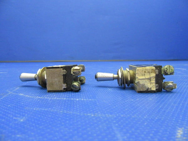 Beech 95-B55 Baron Toggle Switch P/N 35-380053-7, 8906K1070 LOT OF 2 (0621-654)