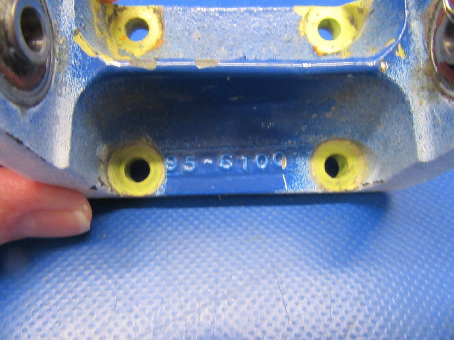 Beech Baron 95-B55 Hinge Assy Elevator P/N 95-610012-15 (1118-50)