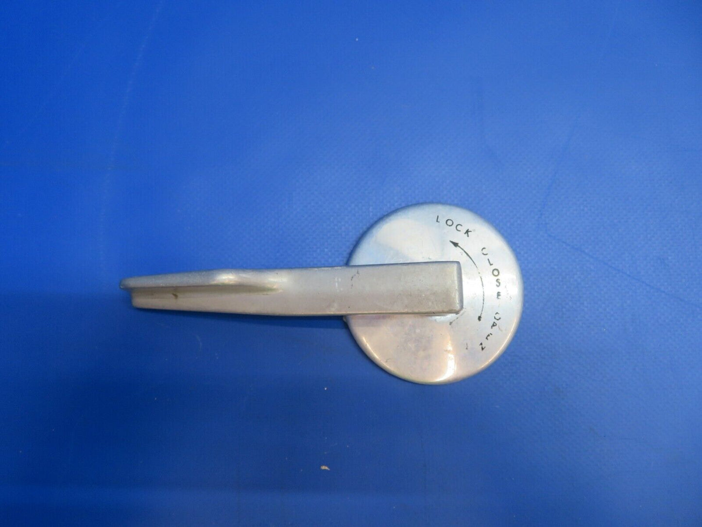 Cessna 310 Cabin Door Handle Assy P/N 0811490-88 (1022-631)