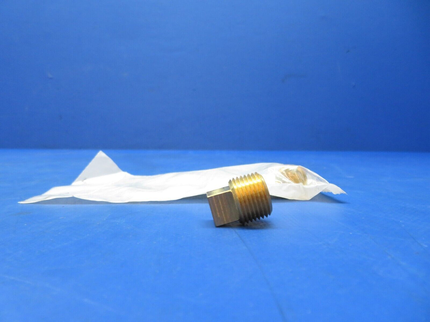 Continental Plug .38-18 NPT P/N 629518-3 LOT OF 2 NOS (1023-104)