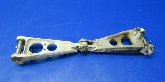 Beech Baron 95-A55 Main Gear Torque Knee Upper & Lower 35-815194-1 (0420-333)