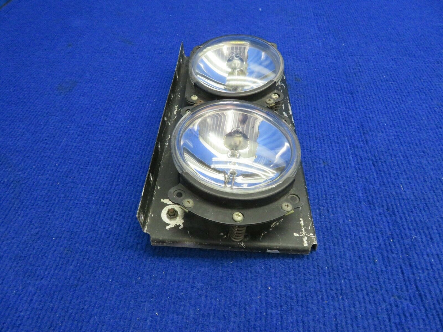 Cessna 210 Dual Landing Light Assy w Bulbs (0322-480)