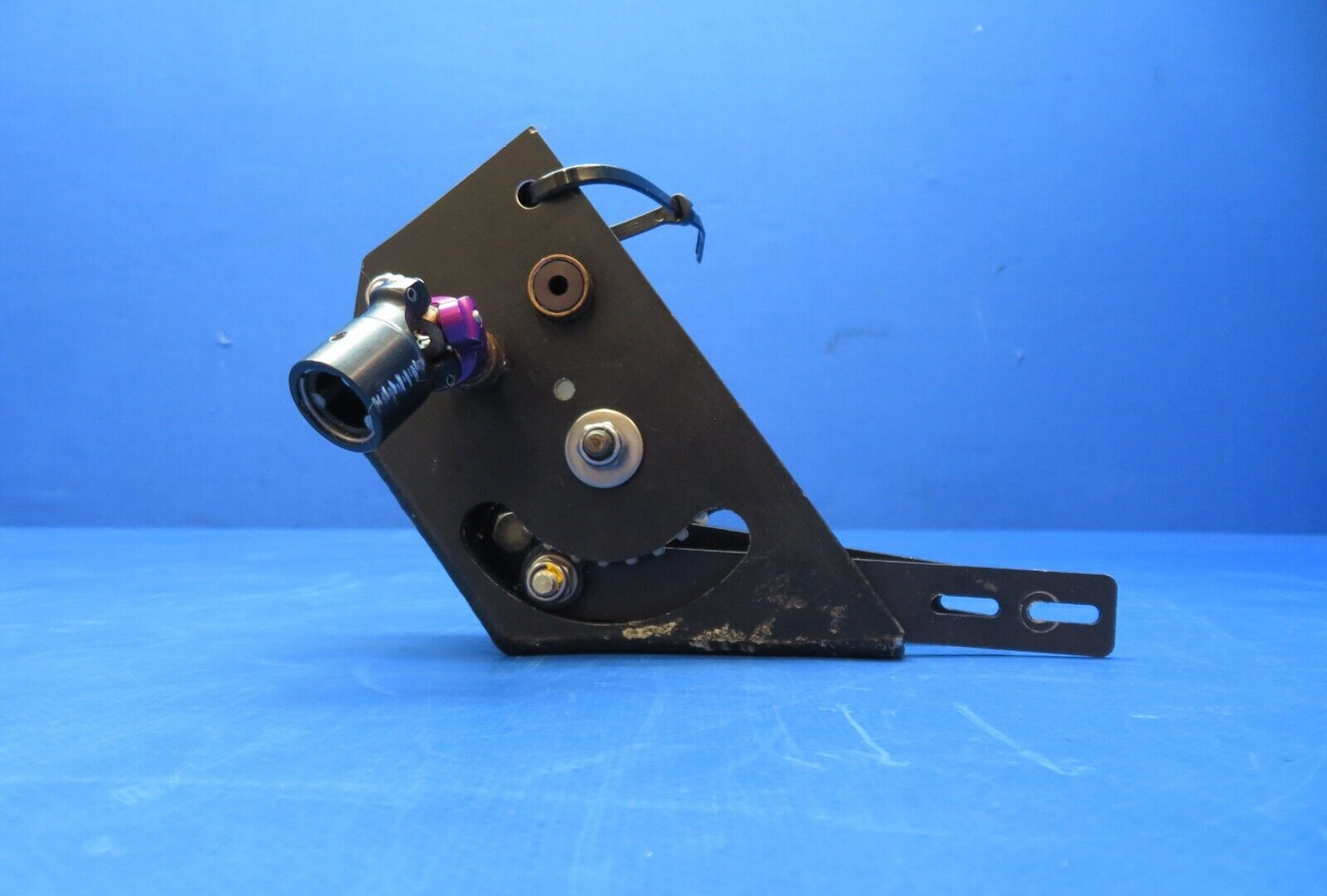 Diamond DA-42 Fuel Selector Gear Box Assy P/N D60-2827-20-00_1 (0623-554)