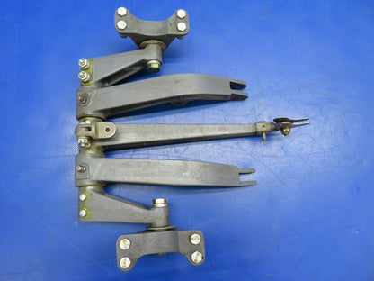 Beech G35 Differential Arm Control Assy w/ Supports P/N 35-524100 (0620-388)