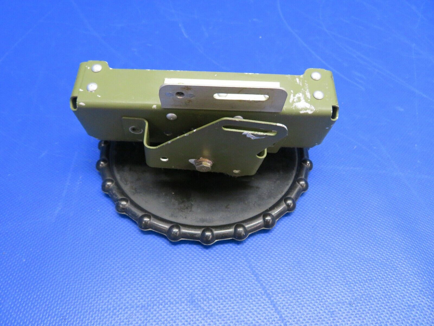 Cessna 210 / T210N Rudder Trim Wheel w/ Bracket P/N 2113046-1 (0921-146)