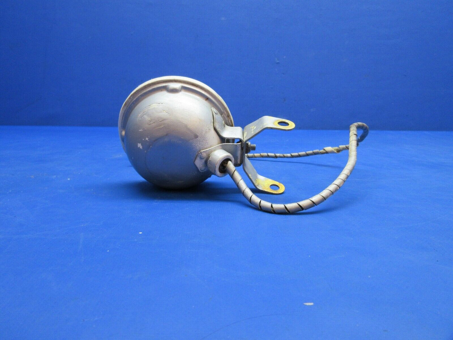 Cessna 310 / 310F Taxi Light Assy w/o Retainer Ring P/N 0842215-8 (1123-819)