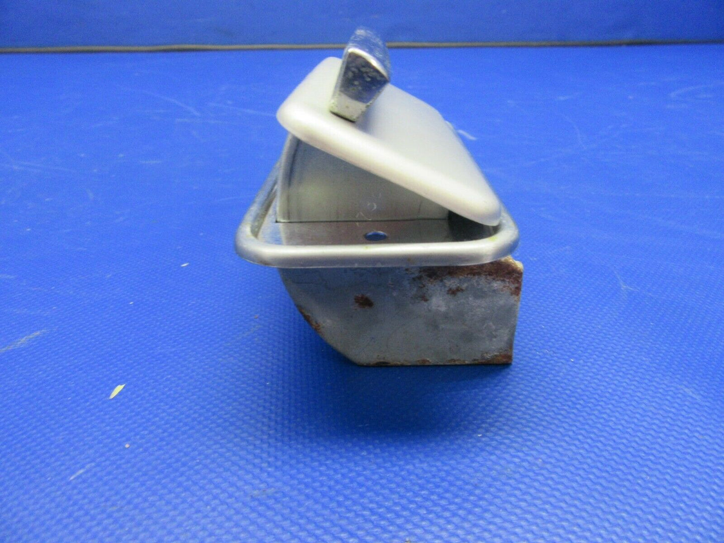 Beech 58 Baron Ash Tray LOT OF 2 (0521-493)