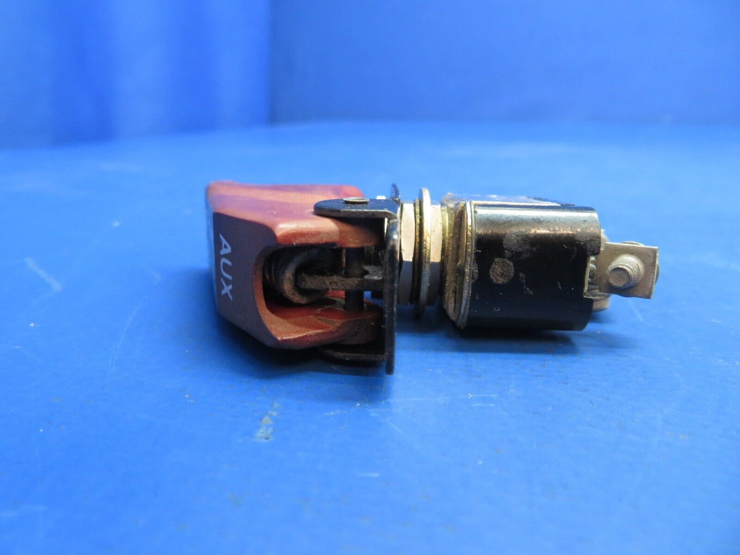 Piper Aerostar 602P Toggle Switch P/N MS25125-C3, MS35058-22 LOT OF 9 (0123-970)