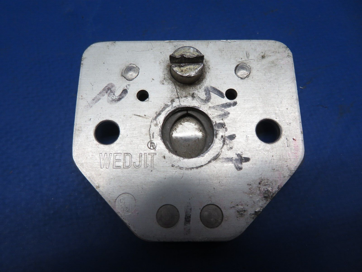 Cessna 310 / 310Q Wedjit Plate Assy AFT Seat P/N 295409 LOT OF 8 (0823-782)