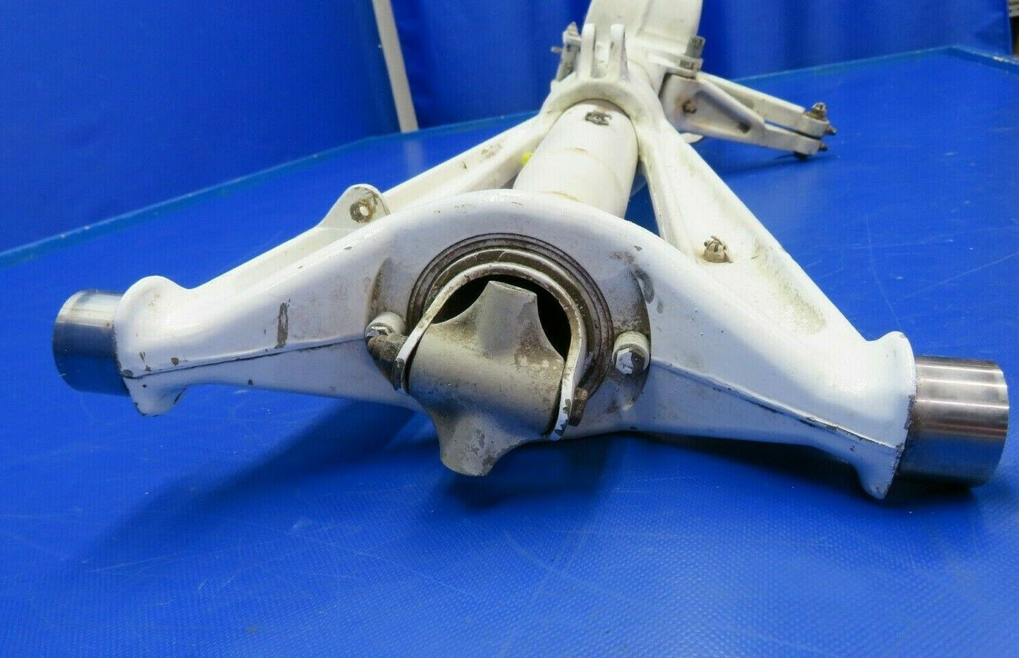 Cessna 310P Nose Gear Strut Assy Trunnion P/N 5842000-213 (0620-691)