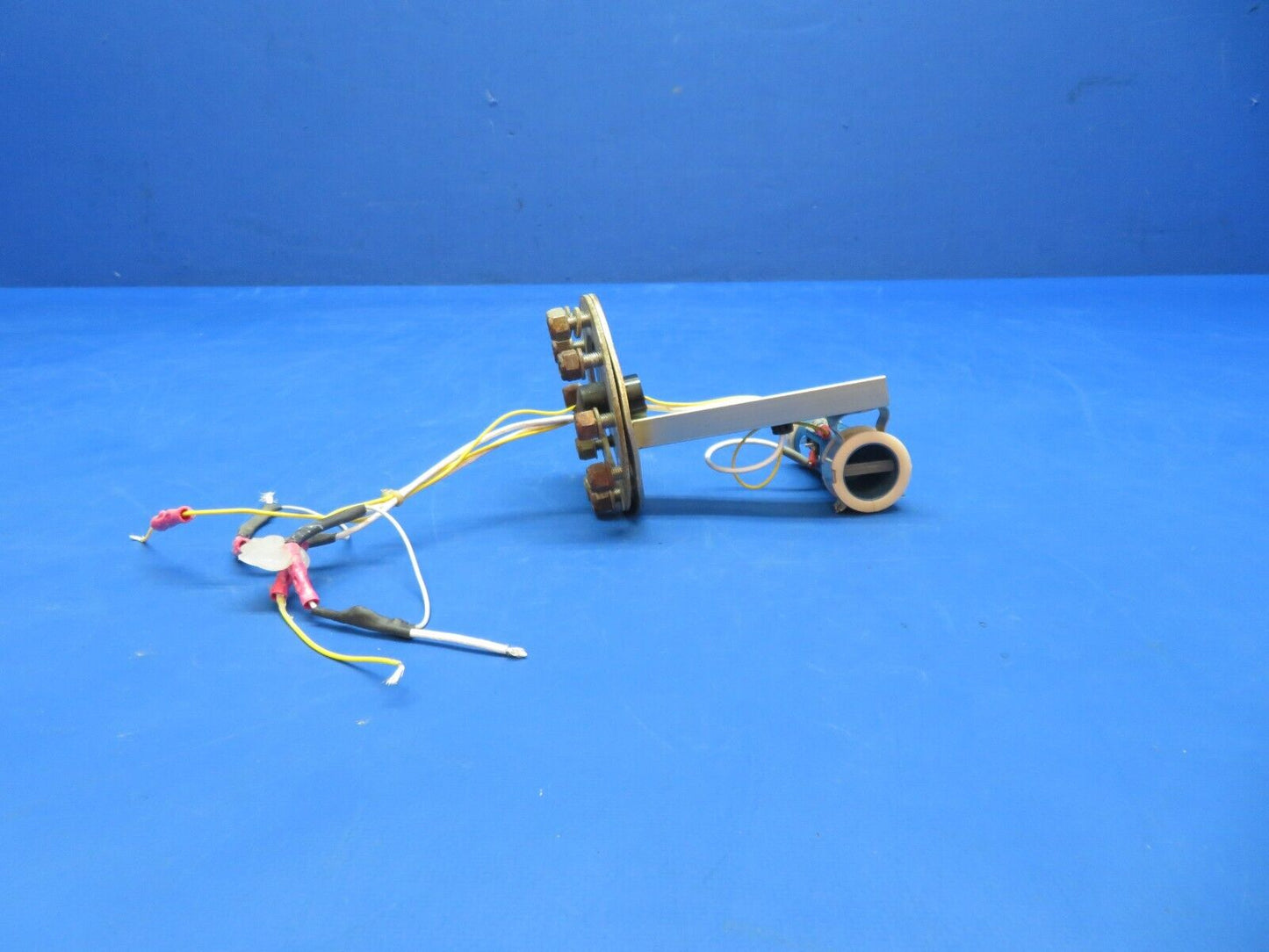 Cessna 310 / 310Q CAS Sensor Mid Aux Fuel Gauge LH P/N 9910082-8 (0823-663)