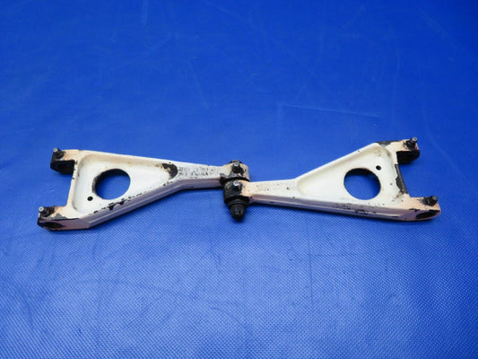 Cessna 401 / 401A RH Main Gear Torque Link Assy P/N 5041114-2 (0124-221)