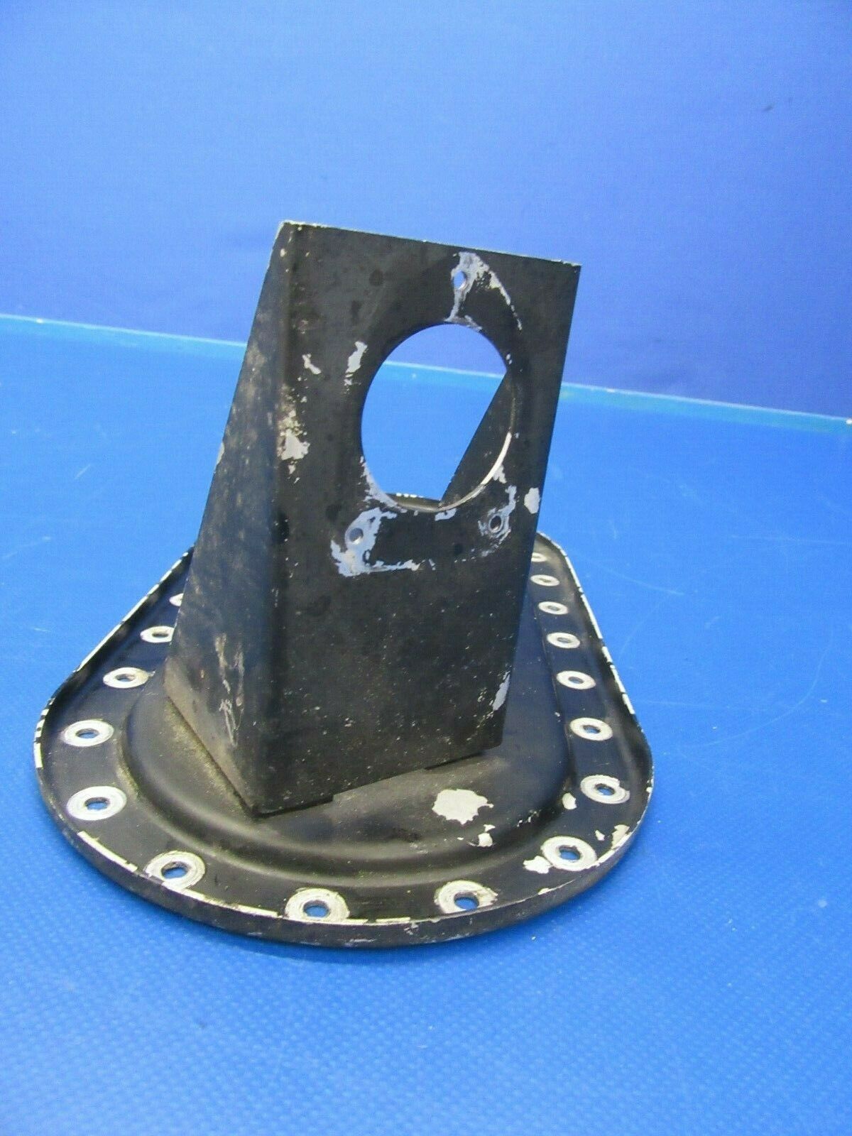 Cessna 310P Wingtip Tank Forward Panel Light Bracket RH 0823400-18 (0819-335)