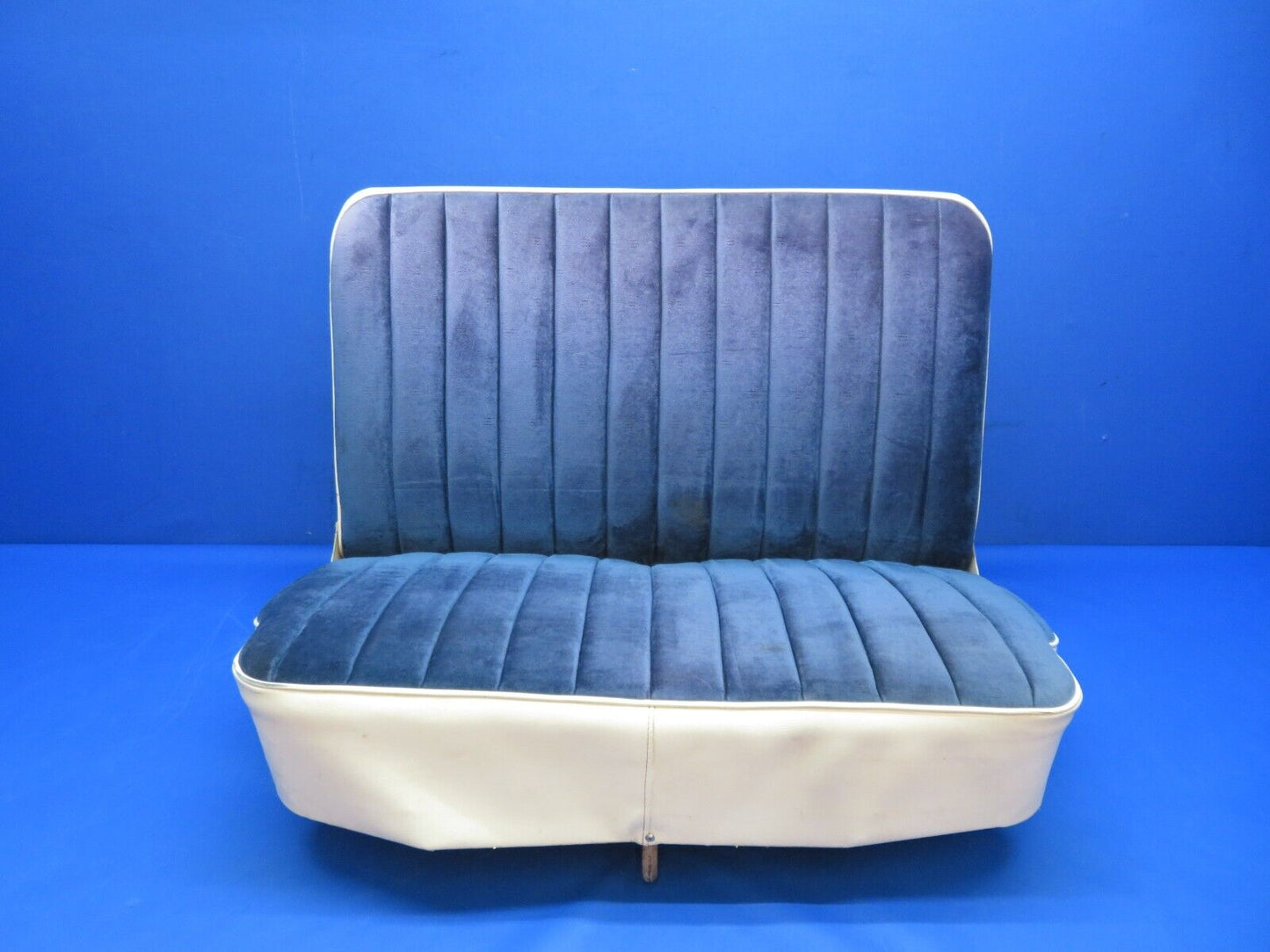 1962 Cessna 172 / 172C Rear Seat P/N 0500104-9 White Vinyl & Cloth (0723-318)