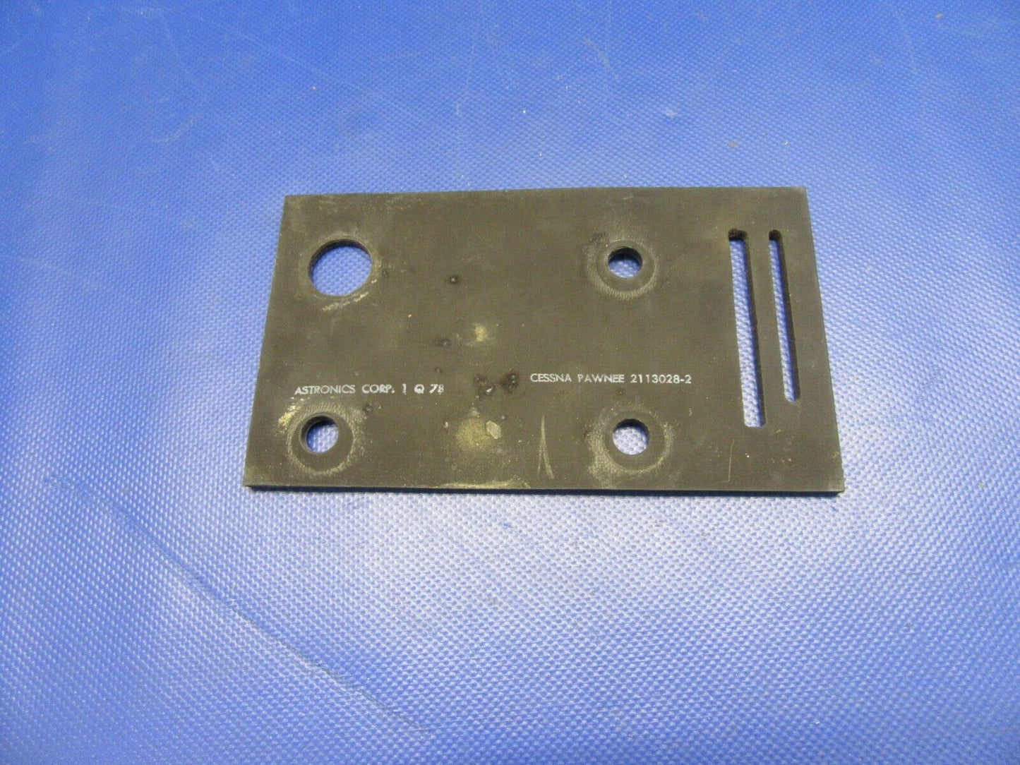 Cessna P210N Instrument Panel / Flap Indicator LWR RH P/N 2113028-4 (0421-500)