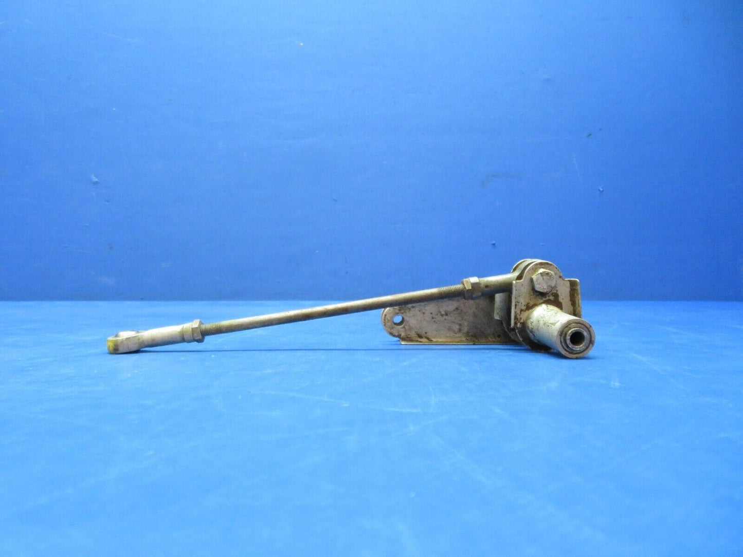 Early Cessna 310 / 310B OTBD Bellcrank RH OTBD Flap P/N 0862100-16 (1223-148)