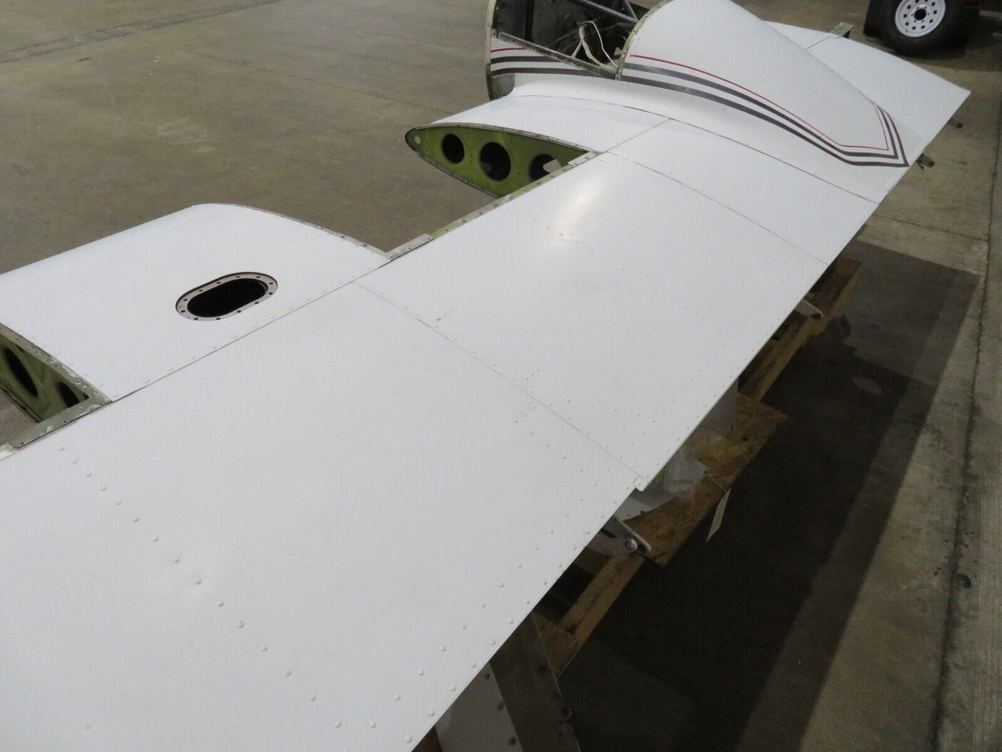 1978 Piper PA-34-200T Seneca LH Wing P/N 37093-03 (0423-104)