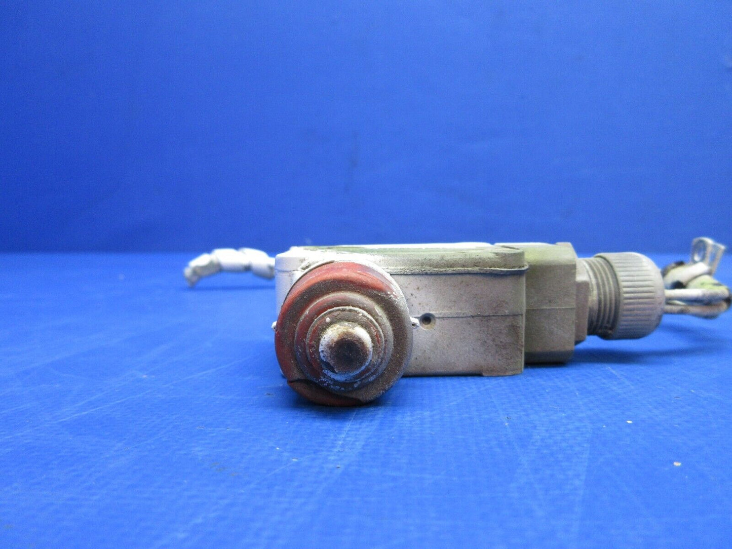 Cessna 310 / 310I Nose Gear Down MCS Micro Switch P/N 2VB1 (0923-933)