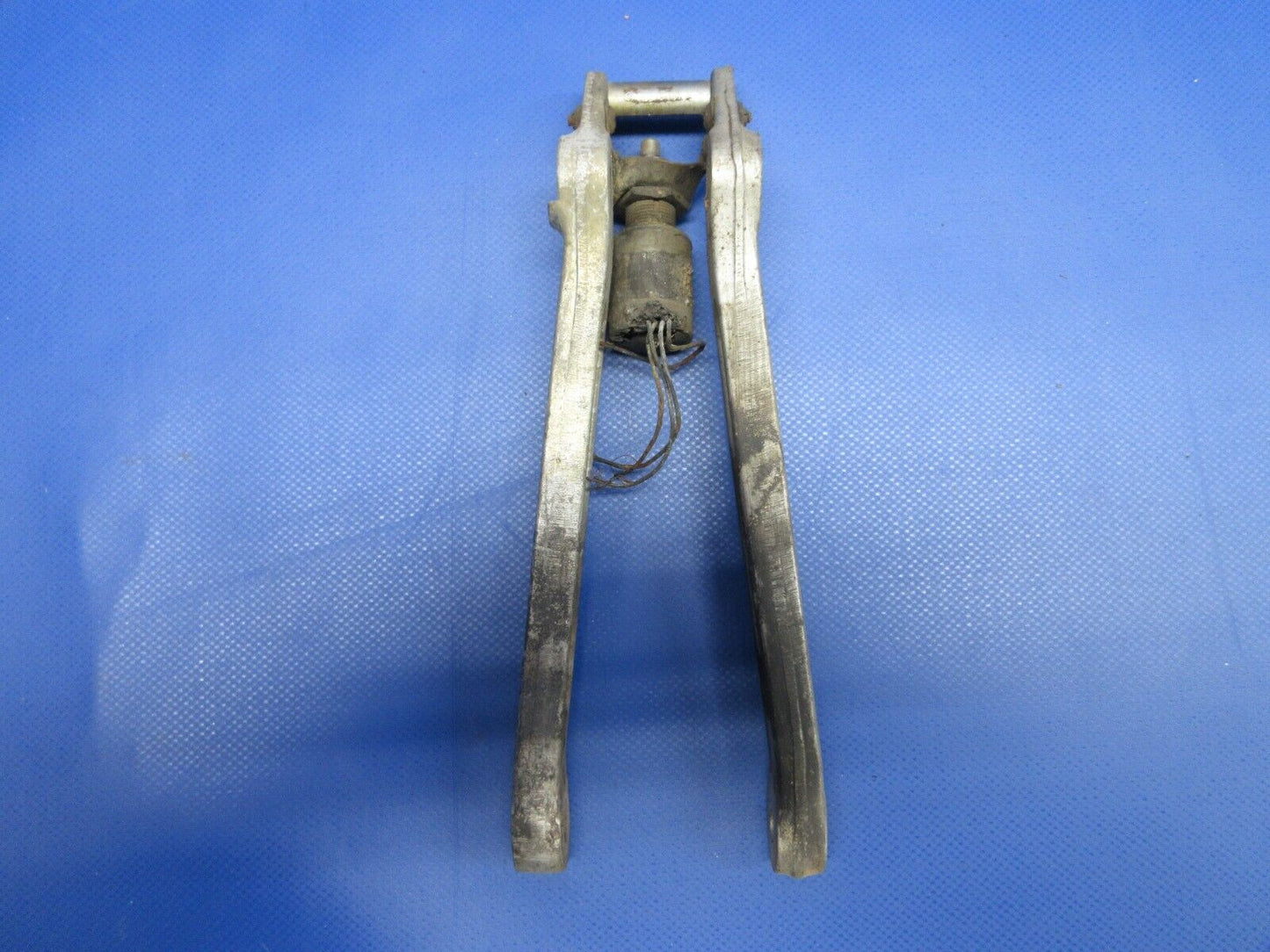Piper PA23 Aztec LWR Nose Gear Drag Link Assy P/N 16195-1 (0224-1302)