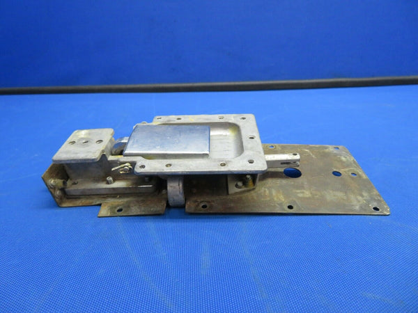 Cessna 150 / 150L Latch Assy RH Cabin Door P/N 0413387-4 (1020-175)