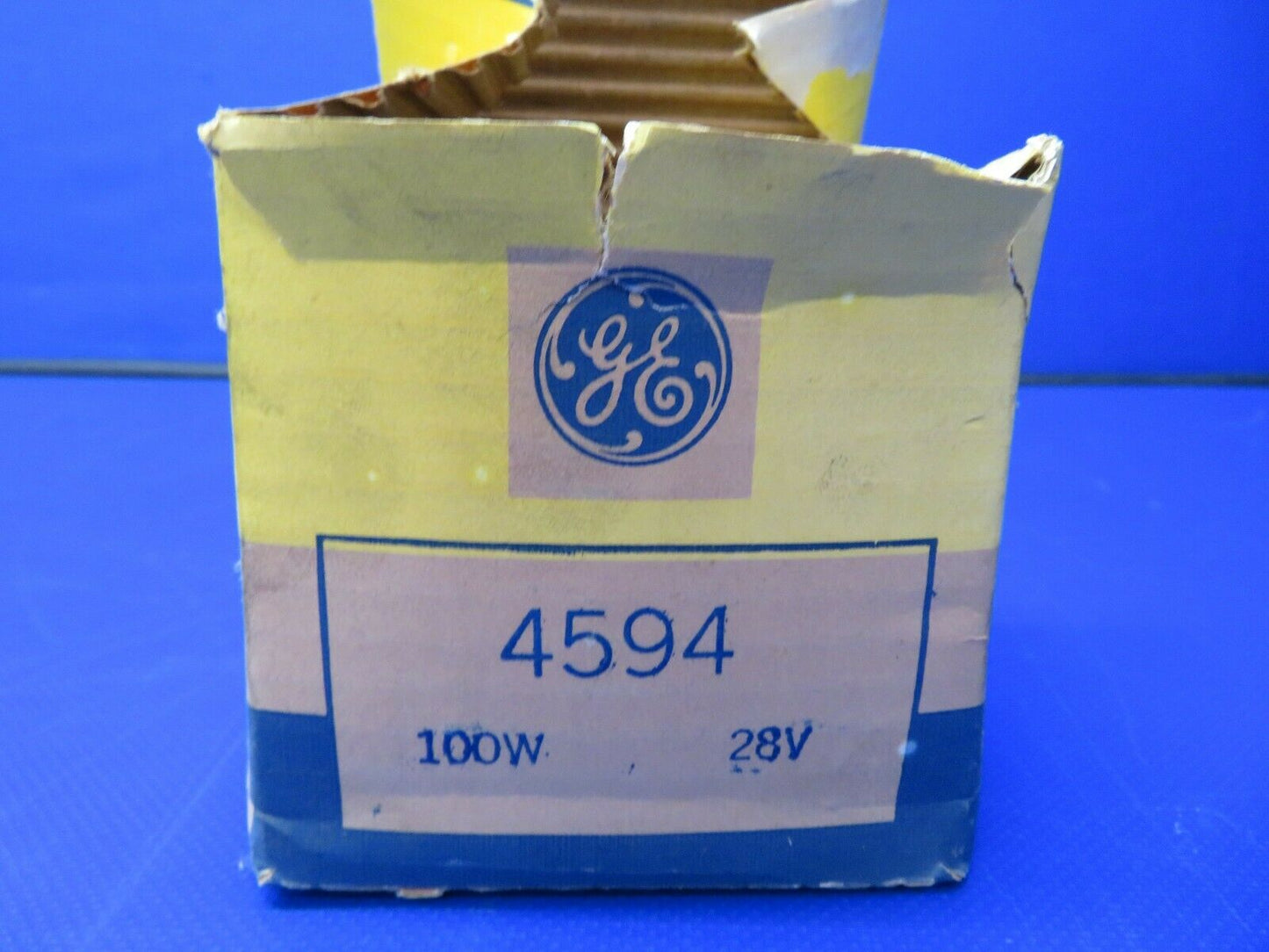 GE 4554 & 4594 Bulbs 28V 250W & 28V 100W LOT OF 3 NOS (0621-863)